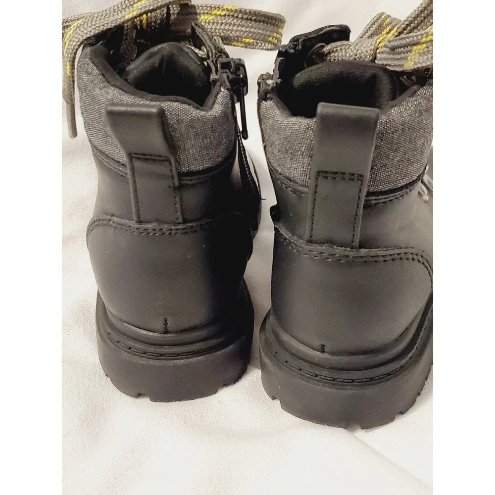 Cat & Jack play boots